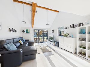 Lounge- click for photo gallery